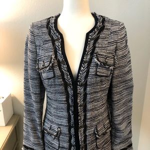 Beautiful stunning Blue & White blazer. White house/Black Market Size 4